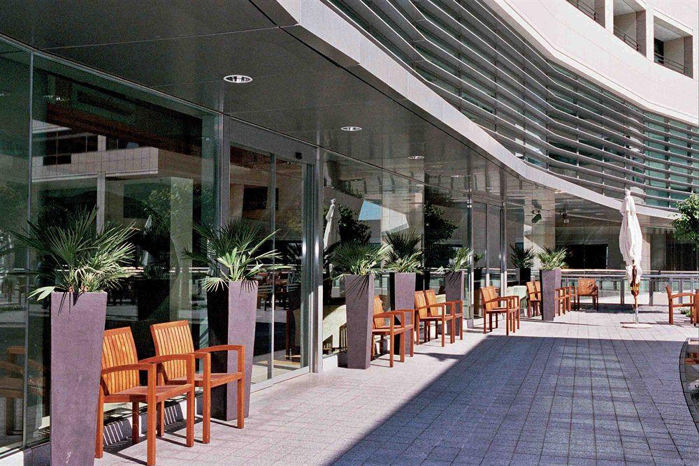 فندق يوروستارز غراند مارينا جي إل برشلونة المظهر الخارجي الصورة The outdoor seating area