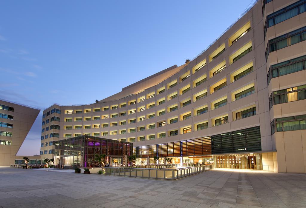فندق يوروستارز غراند مارينا جي إل برشلونة المظهر الخارجي الصورة The hotel at night