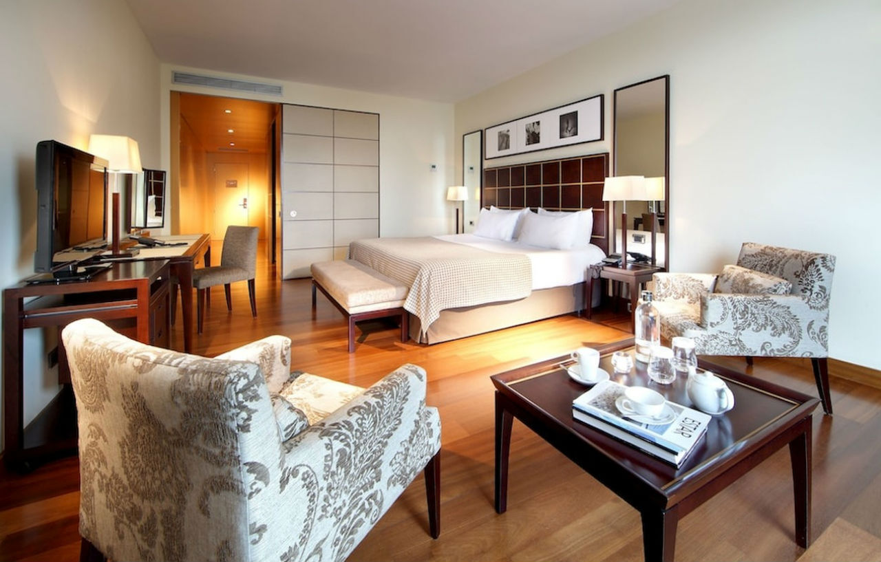 فندق يوروستارز غراند مارينا جي إل برشلونة المظهر الخارجي الصورة A suite at the Mandarin Oriental, Madrid